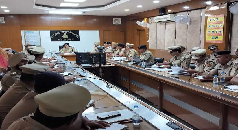Haryana News: हरियाणा के पंचकूला में पुलिस अधिकारियों और थाना प्रभारियों के साथ क्राईम मीटिंग आयोजित