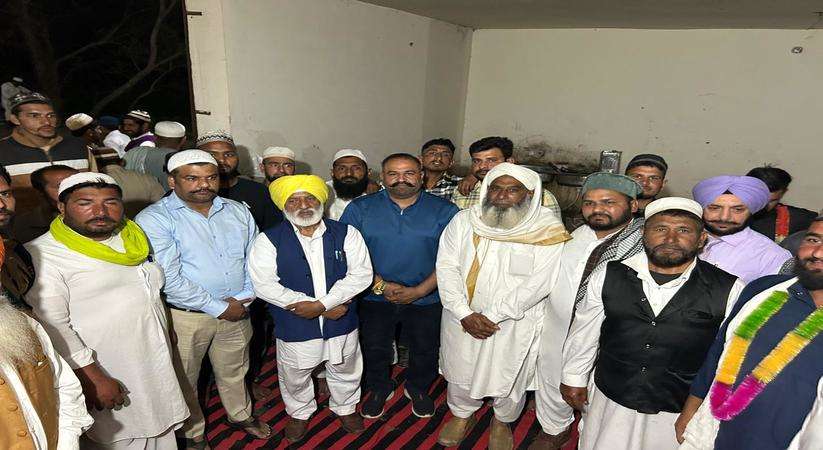 Punjab News: In Jalandhar, Punjab, Muslim community participated in Roza Iftar party in Adampur area.