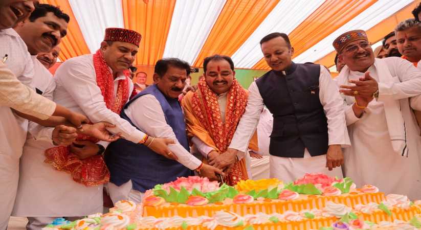 Haryana News: कुरुक्षेत्र से BJP उम्मीदवार नवीन जिन्दल ने कुलवंत बाजीगर को दी जन्मदिन की बधाई, लोगों से मांगा वोट 
