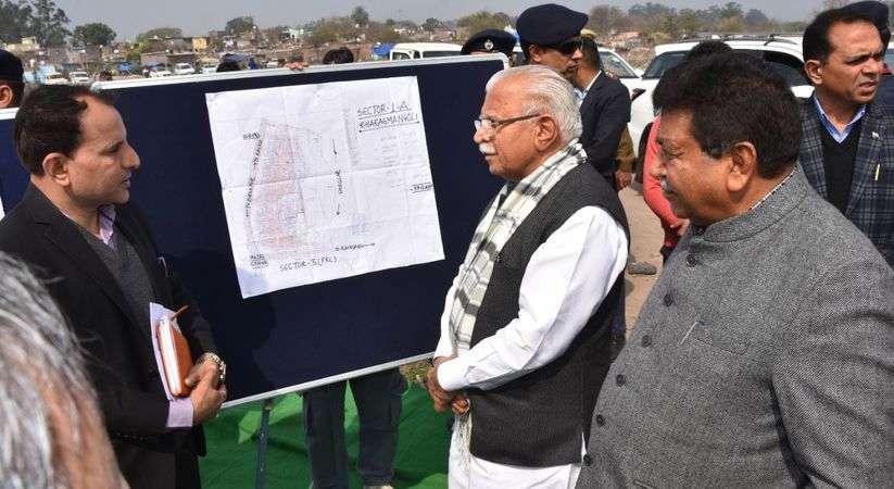 Haryana News: हरियाणा के सीएम मनोहर लाल ने गांव खड़क मंगोली में भूमि का किया निरीक्षण, 7500 झुग्गियों में रहने वाले लोगों को मिलेगा लाभ