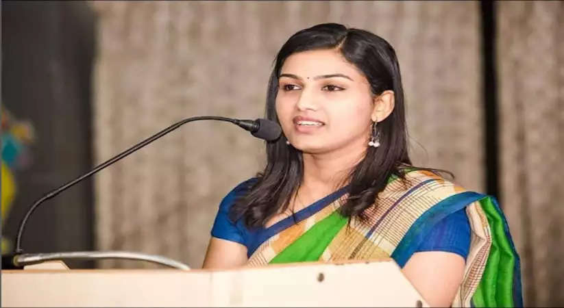 IAS Renu Raj : डॉक्टरी छोड़ IAS बनीं रेनू राज हासिल की 2 रैंक, जानिए इनकी सफलता की कहानी